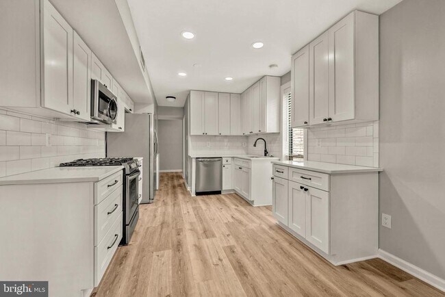 Building Photo - 2045 Royal Fern Ct