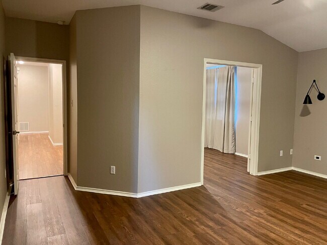 Building Photo - Charming 4-Bedroom Home in South Austin’s ...