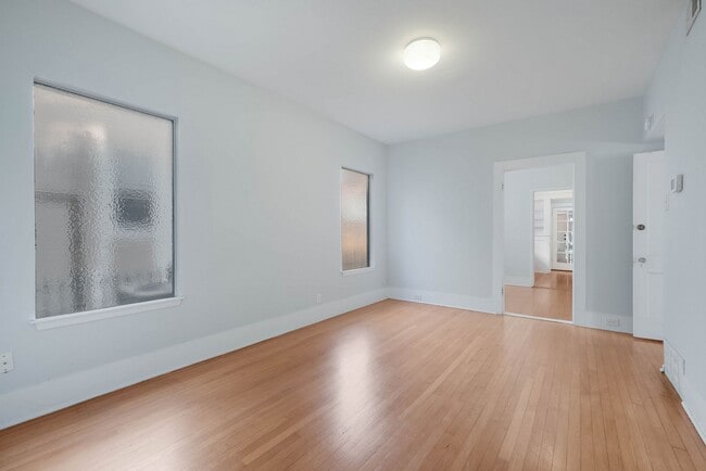 Building Photo - Historic Charm Near The Pearl