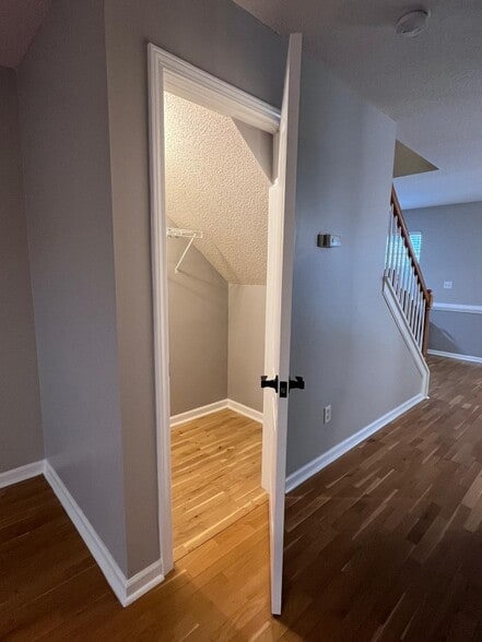 Building Photo - 530 City Park Dr