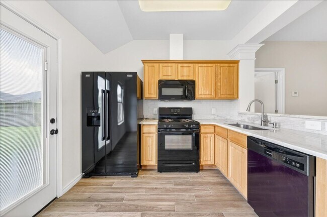 Building Photo - 2314 Blue Star Dr