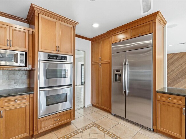 Building Photo - 21151 NE 22nd Ct