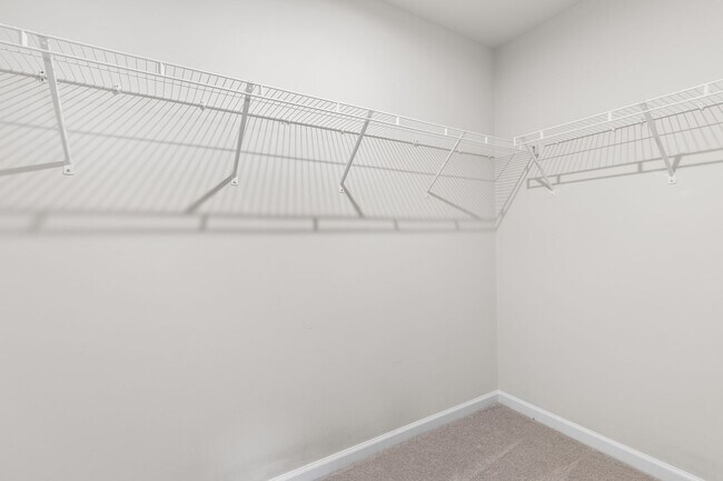 Building Photo - 4 Bed, 2.5 Bath, 2 Car Garage Near Everyth...