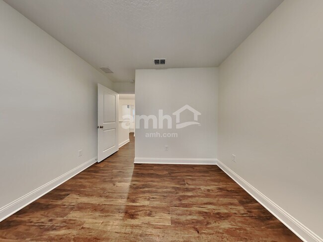 Building Photo - 60 Elcano Ln