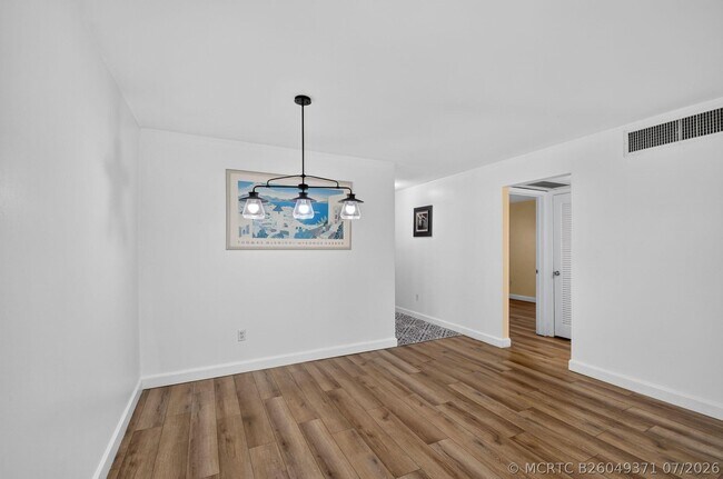 Building Photo - 1505 Crescent Cir