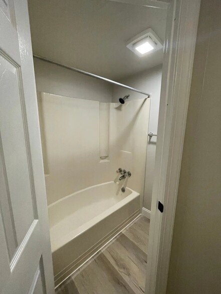 Building Photo - 185 N Main St