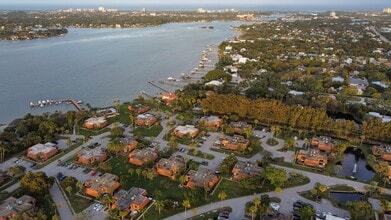 Building Photo - 825 Center St