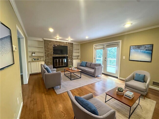 Building Photo - 5338 Roberts Dr