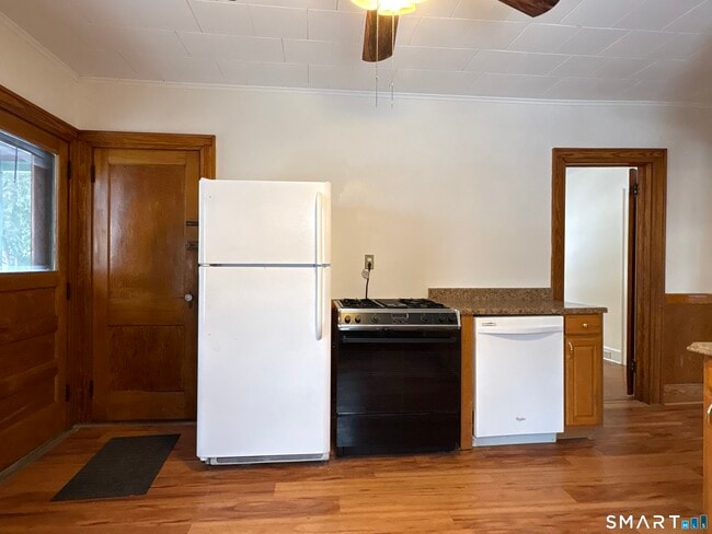 Building Photo - 415 Litchfield St