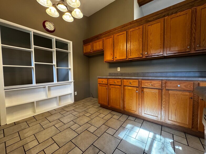 Building Photo - 556 Joshua Dr