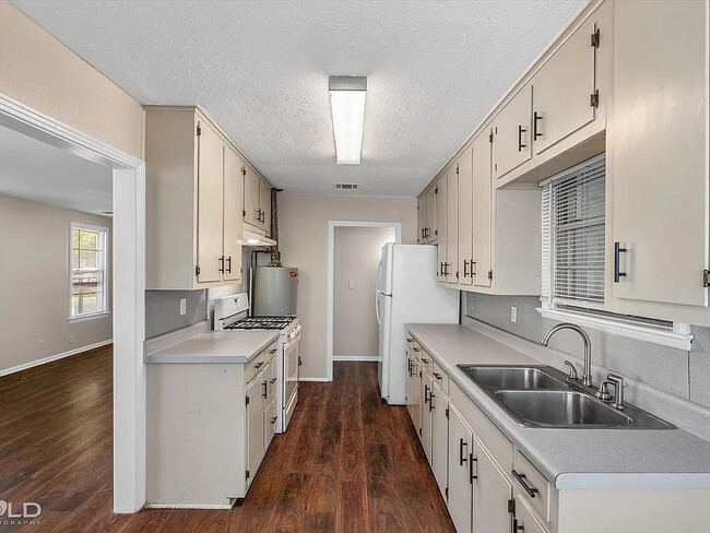 Building Photo - 1439 Belwood St
