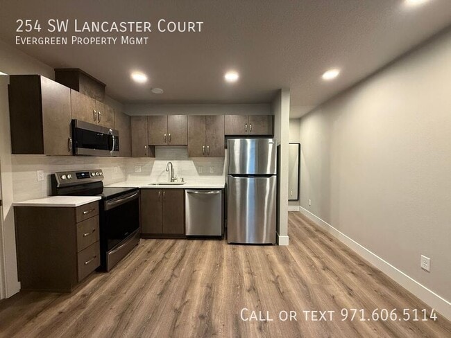 Building Photo - 254 SW Lancaster Ct