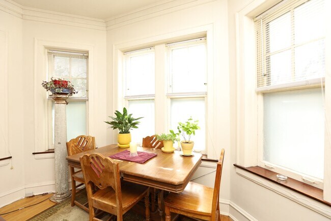 Building Photo - 4871 N Talman Ave