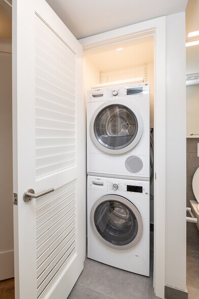 Building Photo - 10 Commonwealth Ct