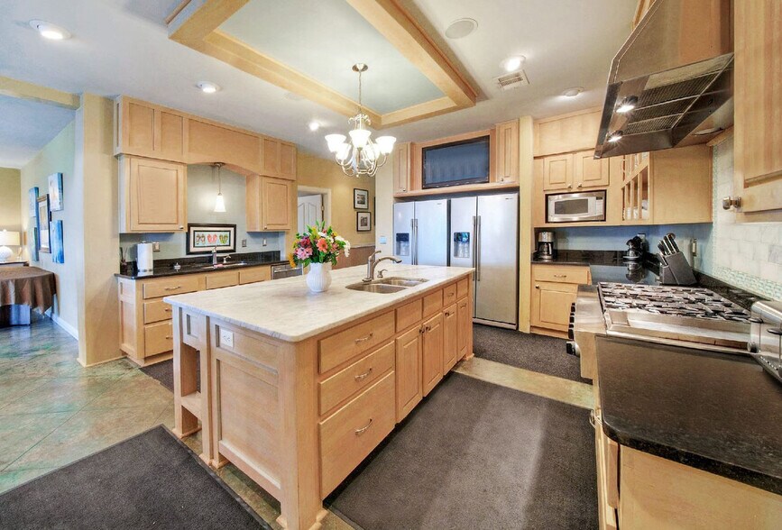 Building Photo - 206 Forest Dr