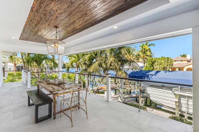 Building Photo - 165 1st St E