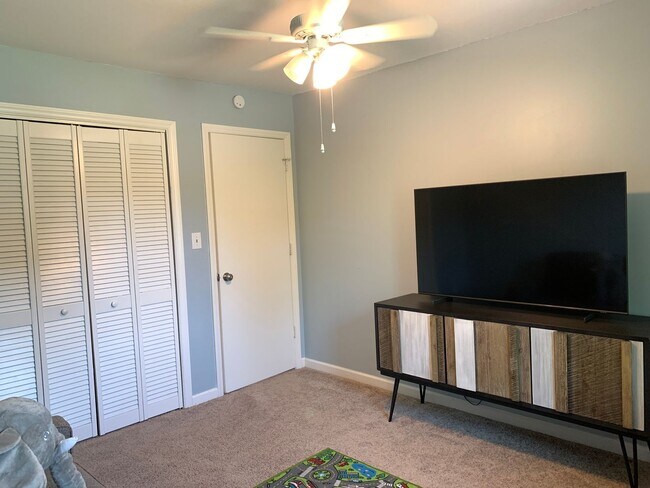 Building Photo - Fantastic Renovated Residence, Large Yard,...