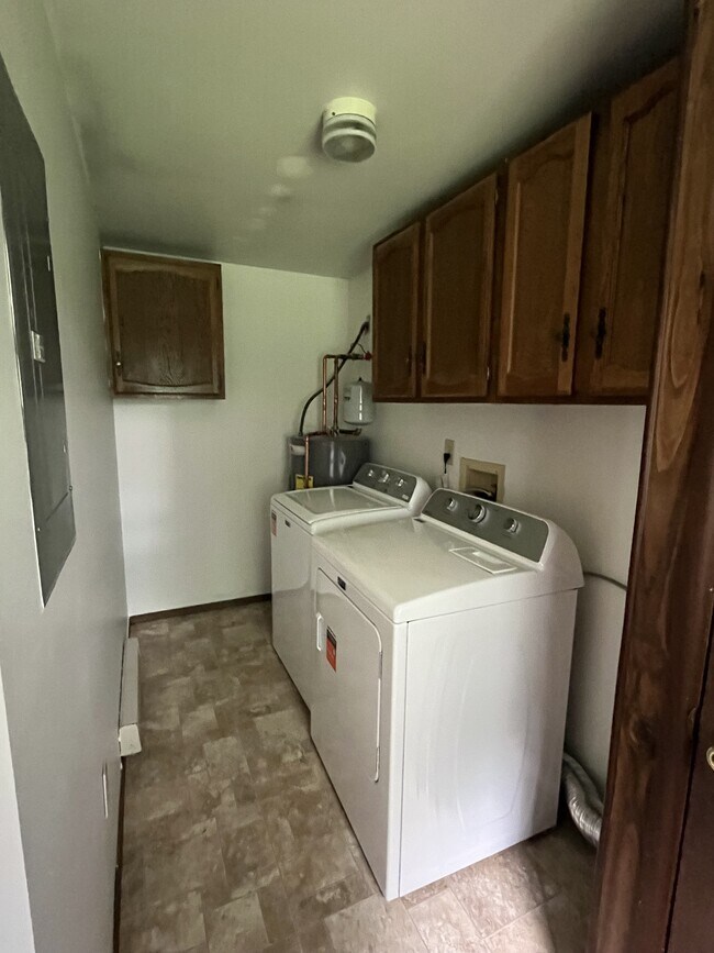 Building Photo - 4715 Hebbardsville Rd