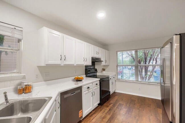 Building Photo - FRESHLY PAINTED  |  OPEN CONCEPT  |  NEAR SCHOOLS & SHOPPING