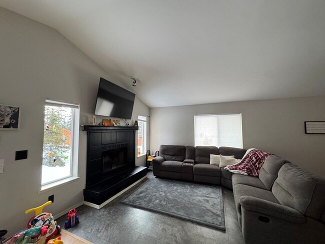 Building Photo - 19448 Highland Ridge Dr