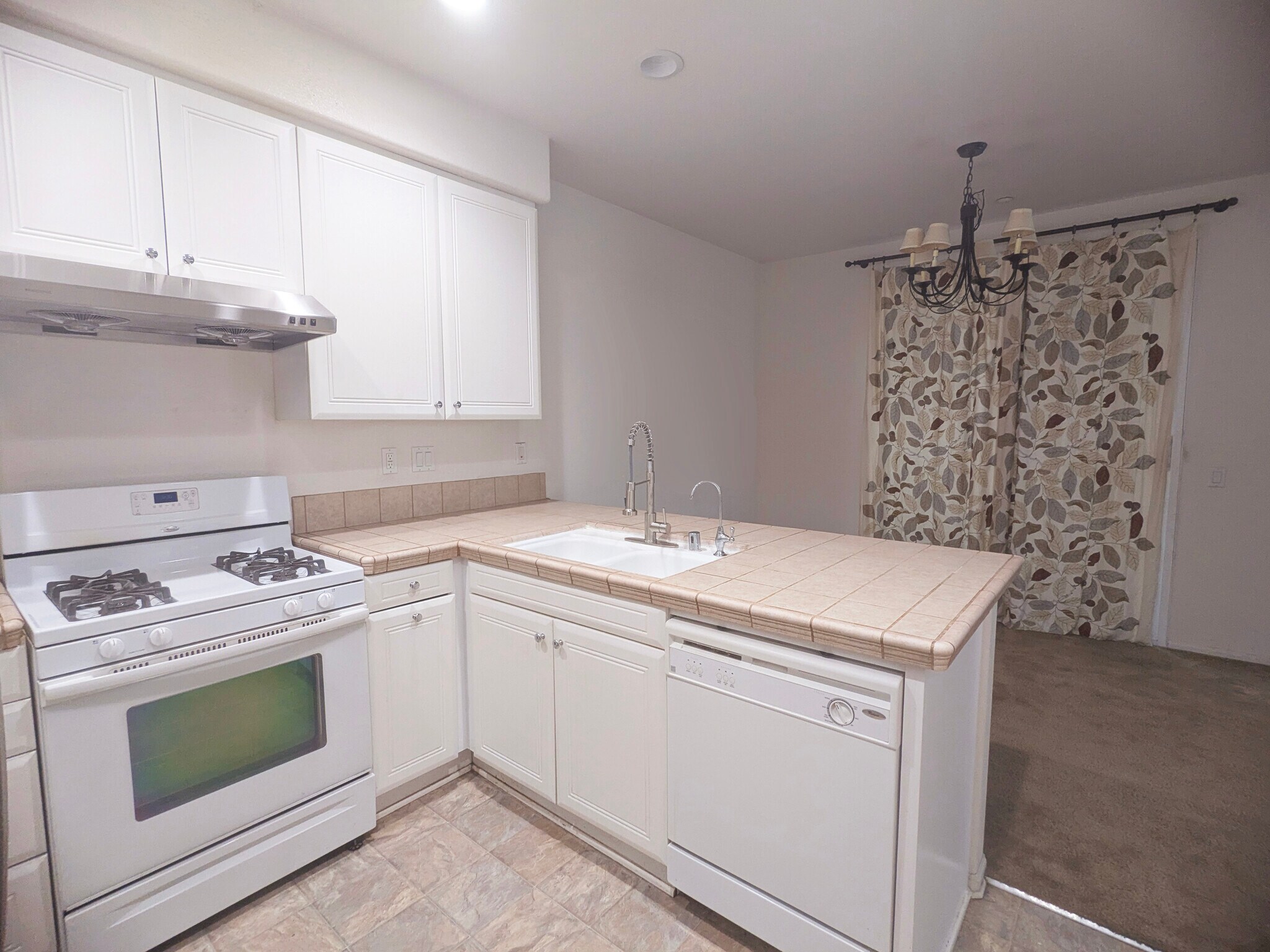 Building Photo - 936 Lilac Ln