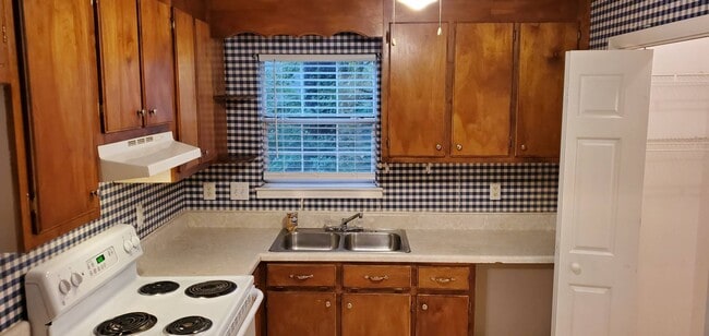 Building Photo - 5 Silver Spur Ct