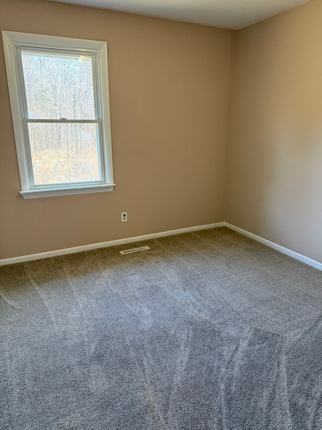 Building Photo - 402 Friendly Pooch Ln