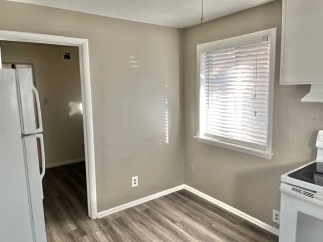 Building Photo - 133 W House