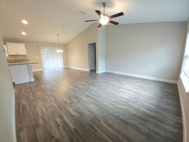 Building Photo - 106 Oak Cir