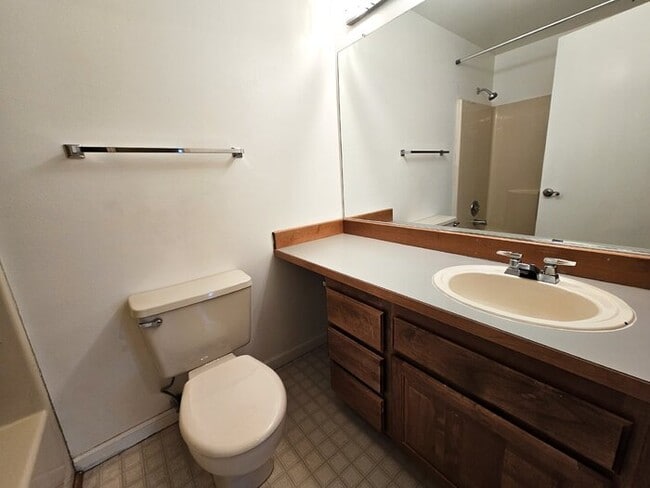 Building Photo - Townhome in Fin Hill- 2 Large Master Bedrooms, 2 Car Garage, Fully Fenced Yard, AC