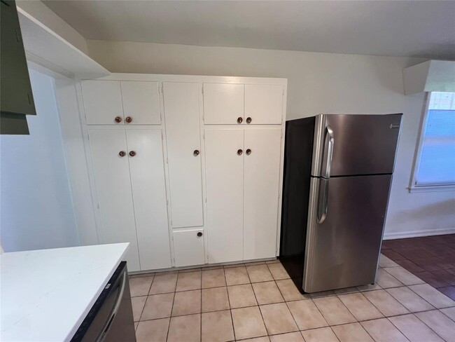 Building Photo - 1511 Chelsea Ln