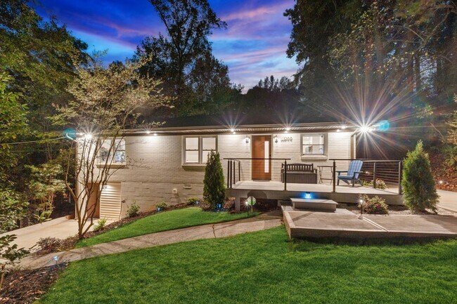 Building Photo - NEW! Fully Furnished Atlanta Oasis - Upsca...