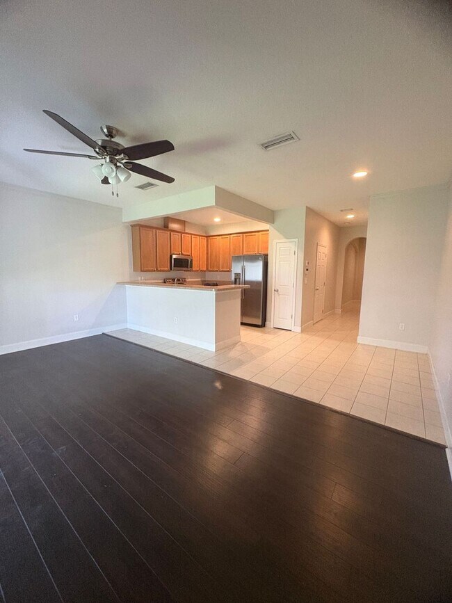 Building Photo - Cambridge at Oakleaf Townhome (3 bedrooms/2.5 baths)