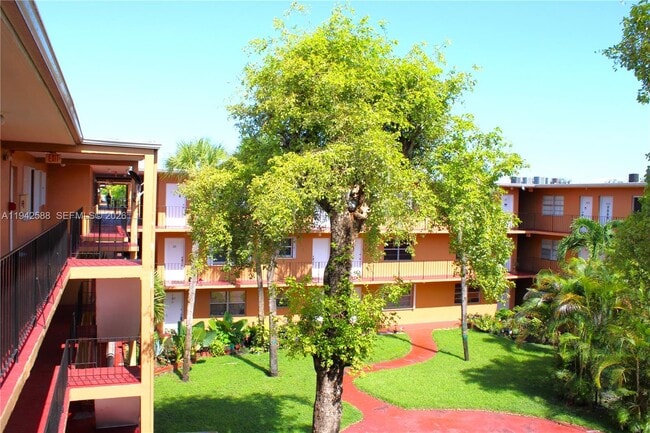 Building Photo - 1280 W 54th St