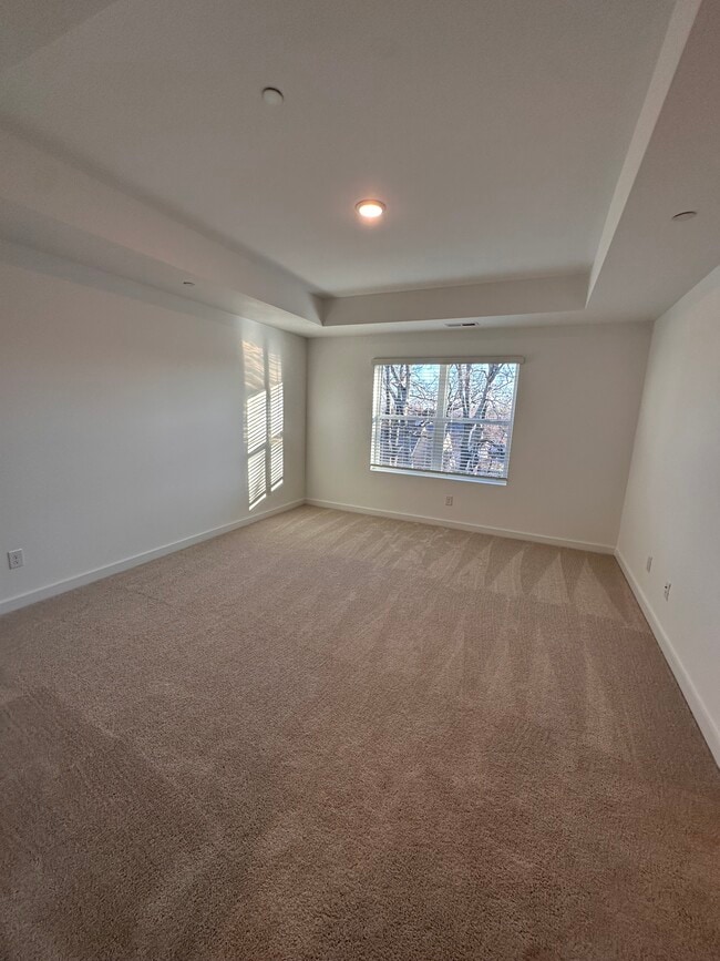 Building Photo - 700 Dreamers Private Ln