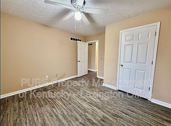 Building Photo - 198 Daisy St