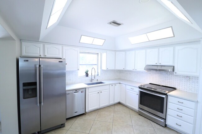 Building Photo - 1270 SW 8th St