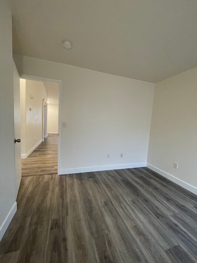 Building Photo - 2219 Cambridge Elms St