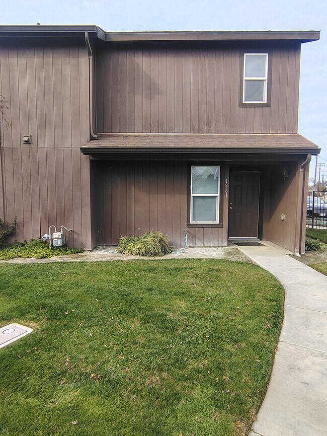 Primary Photo - Condo For Rent in Corcoran! Gated Community