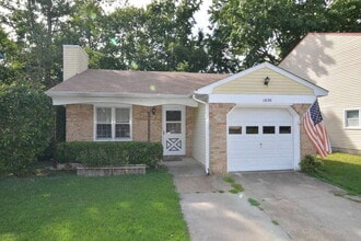 Building Photo - 1020 Tealwood Dr