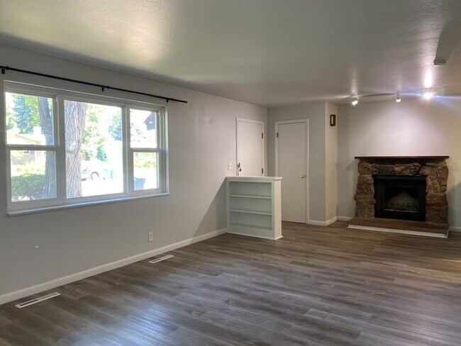 Building Photo - 3 Bed 1 Bath w/ 1 car garage West-Side Fort Collins Ranch