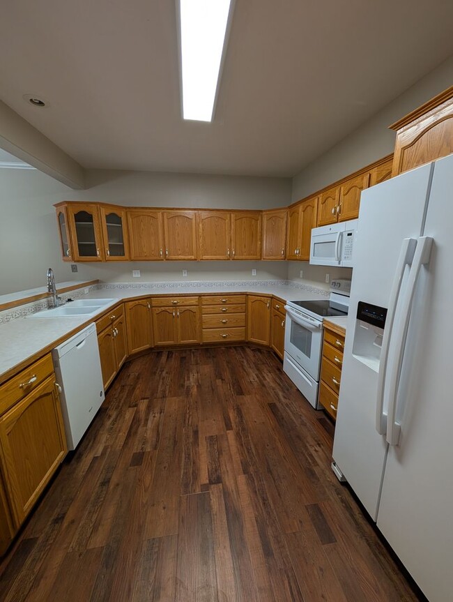 Building Photo - 1366 Delphic Way