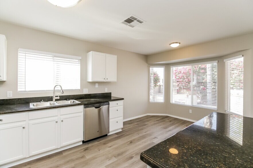 Building Photo - 1194 S Anvil Pl