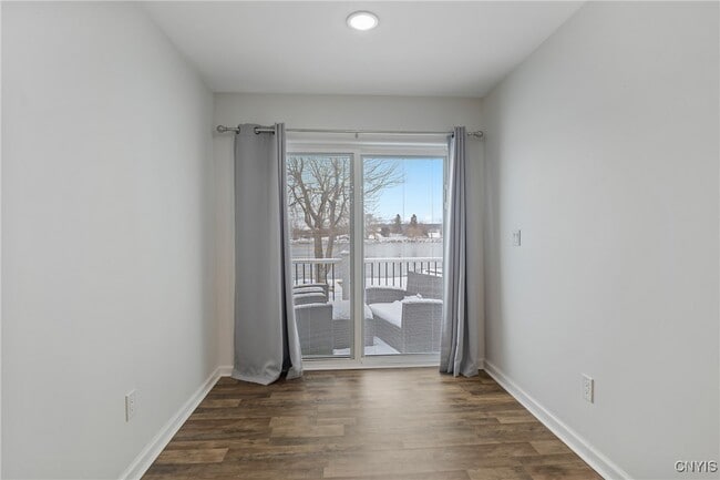 Building Photo - 13 E Edgewater Dr