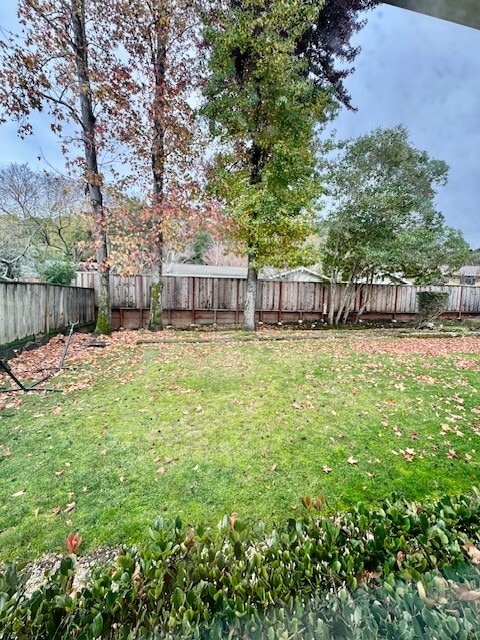 Building Photo - 310 Deerfield Dr