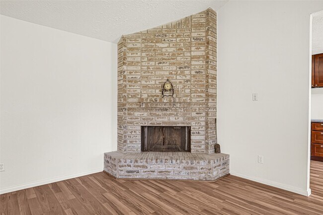 Building Photo - 13327 N Thorntree Dr