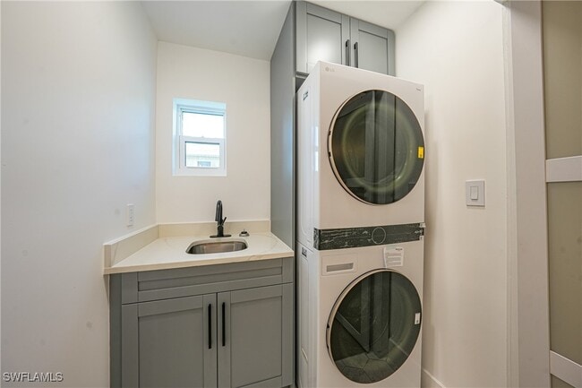 Building Photo - 27385 Voyageur Dr