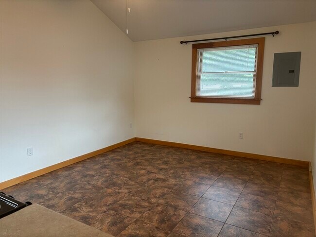 Building Photo - 13 Elm Park
