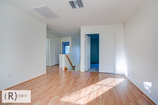 Building Photo - 15984 Paul Ct