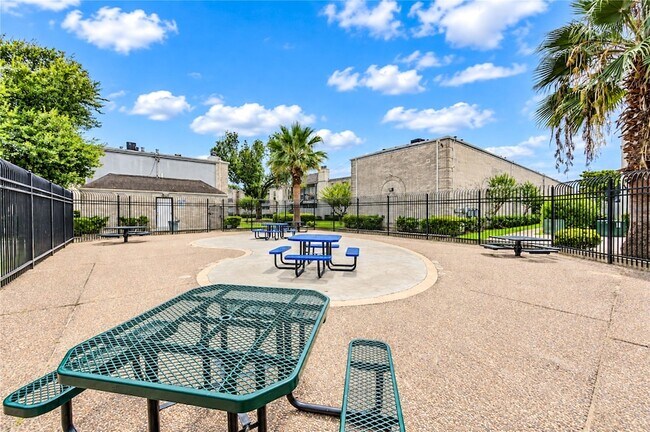 Building Photo - 6606 De Moss Dr